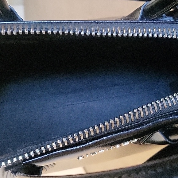 Small Givenchy Antigona bag in leather - Picture 16 of 16